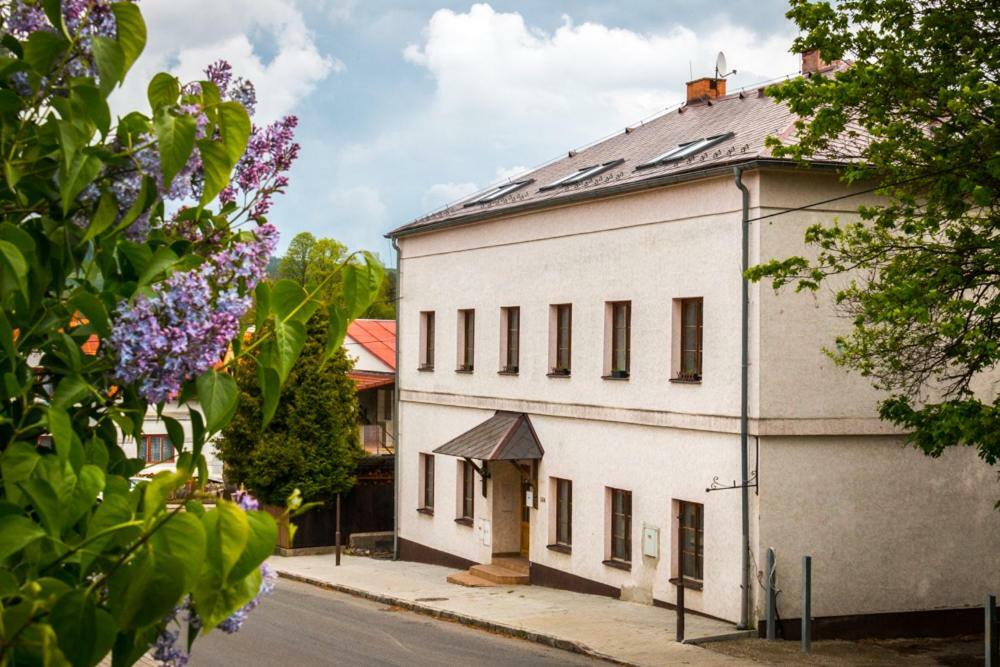 Penzion Sloup Hotel Sloup  Buitenkant foto